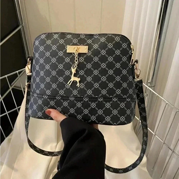 ⚠️Clearance Black Patterned Shoulder / Crossbody Bag Gold Pendant - Picture 5 of 6